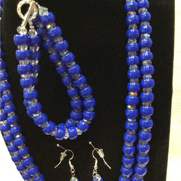 Vibrant Blue and Crystal Beaded Necklace, Bracelet, and Earring Set - Picture 6 of 15